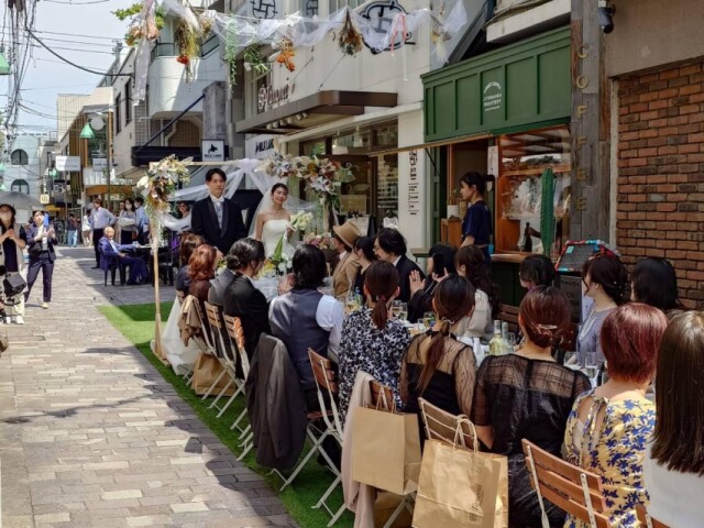 自由が丘の一部道路で「歩行者天国」の社会実験　まちぐるみ結婚式も