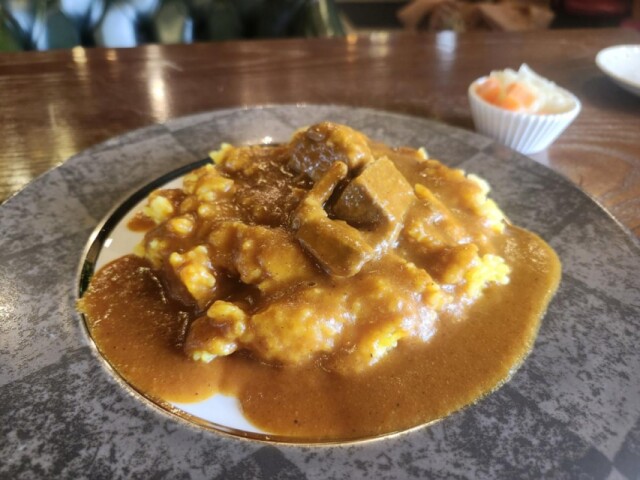 加古川に「カレーハウス ガナパティ」　2日間かけて煮込んだカレー提供