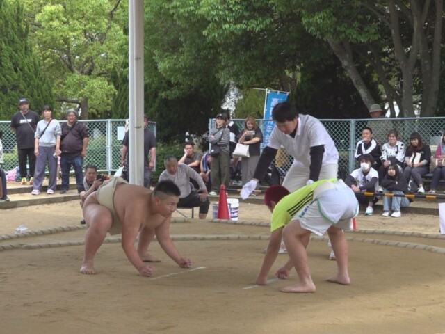 高砂で「わんぱく相撲」　子ども力士が白熱の一番