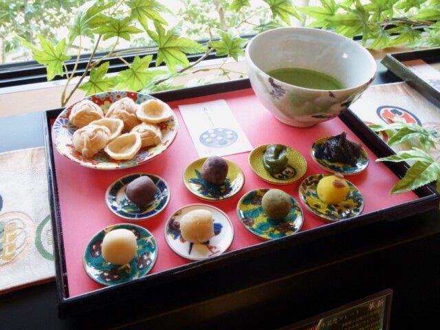 金沢の和菓子店「森八」が創業400周年記念メニューを本店で提供