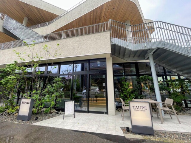 金沢・片町に薬局隣接の生花店カフェ　ハーブティーやフレグランスを販売