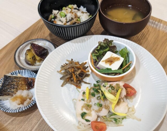 春日部市役所のレストランで学生考案メニュー提供　栄養バランスに配慮