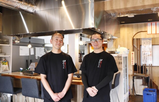 越谷にもつ焼きメインの居酒屋　ホルモンは客が自分好みの味付けに