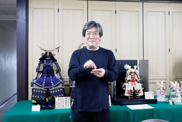 越谷の甲冑メーカーがこまと甲冑を融合した新商品　賞も受賞