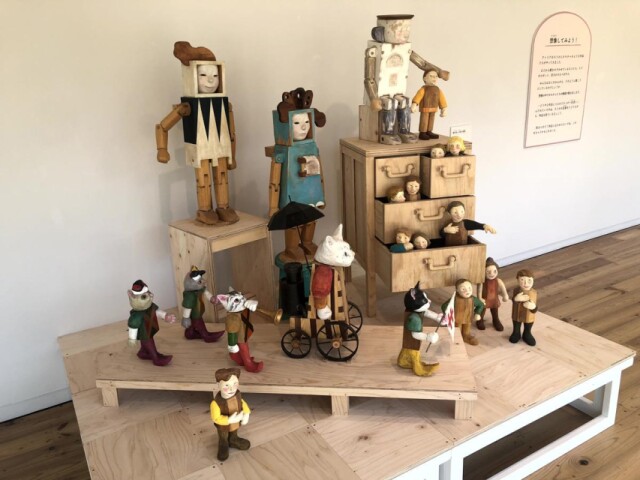 川口アトリアで造形作家・田口輝彦さん作品展「おもちゃたちのものがたり」