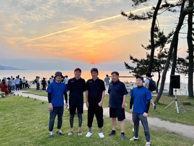 夕日ヶ浦で「キャンドルナイト」　キャンドル2000個で海岸彩る