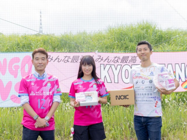 京丹後・女子サッカー「クイーンズ」、部品メーカーNOKとコラボ　ヘアゴム発売