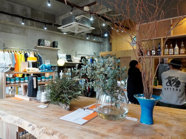 松本・駅前大通りに「AFTERS STORE」　カフェバー＆オリジナルの服や雑貨