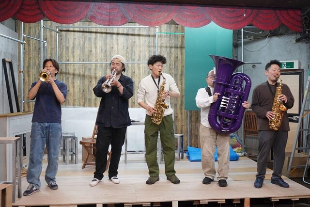 松本の劇団「シアターランポン」が「R.U.R.」上演　100年前の「未来の物語」に挑む