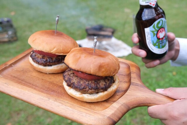 那珂市でキャンプイベント　地元食材使ったハンバーガー作りも