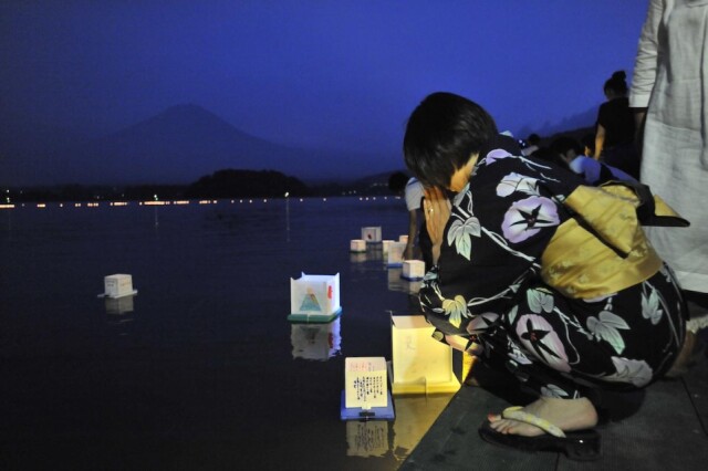「富士河口湖灯籠流し」今年で17回目　オンライン配信も