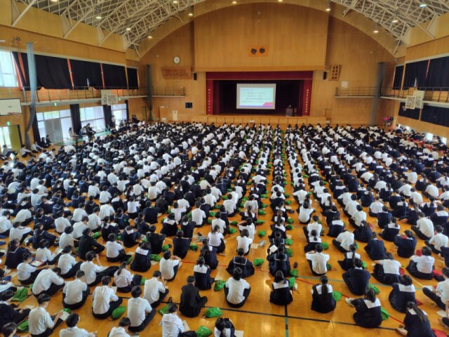 宗像高で生徒代表による研究発表会　全校生徒の前で個人研究を発表