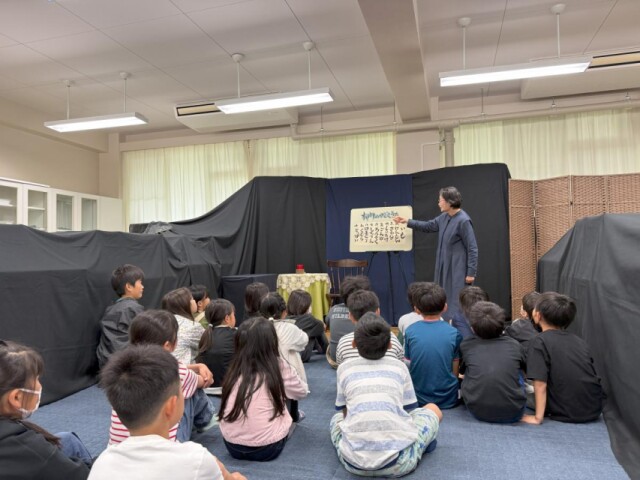 吉武小で「おはなし会昔っコ」　語りで昔話届ける