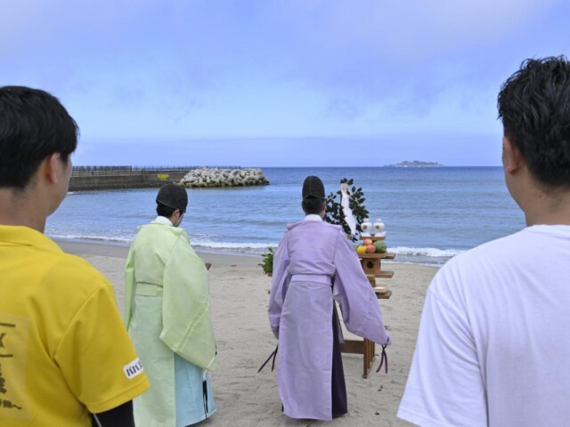 野母崎・高浜海水浴場で海開き前に安全祈願　新たなスタート迎える