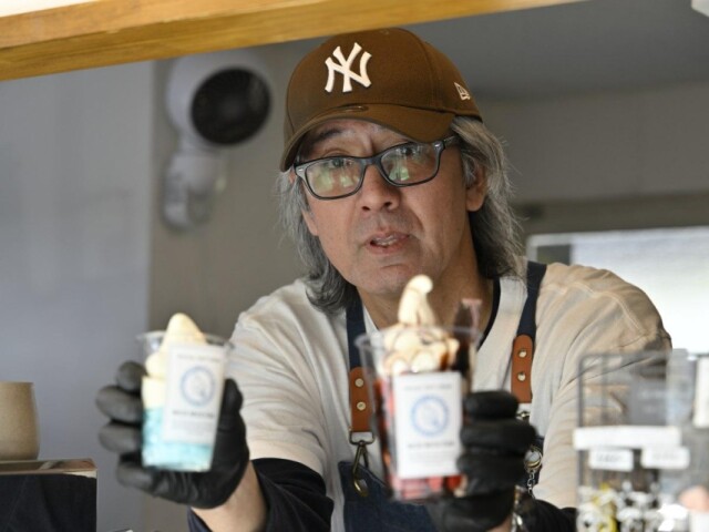 長崎・長浦町のソフトクリーム店「ニコニコファン」が1周年　限定商品も
