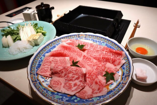 心斎橋にすき焼き店「神戸牛すき焼き 牛陣」　関西風の「焼き」スタイルで提供