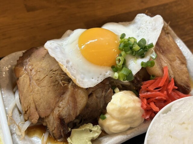 習志野の「大衆ホルモン酒場 YO-HEY」がランチ　「たらふく食べて」