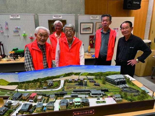 羽村で「ふれあい福祉文化祭」　転車台のある手作り鉄道ジオラマが話題に