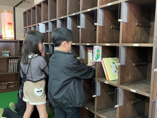 近江八幡で「貸棚こども書店」開業式　子どもが経営する本屋さん