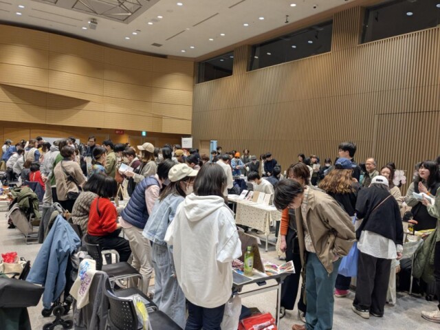 札幌で「ZINEフェス」　個人制作冊子の作り手100人が集合