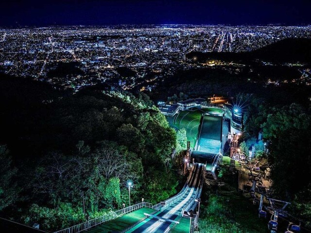 札幌・大倉山ジャンプ競技場で夜間営業始まる　特別エリアやライトアップも