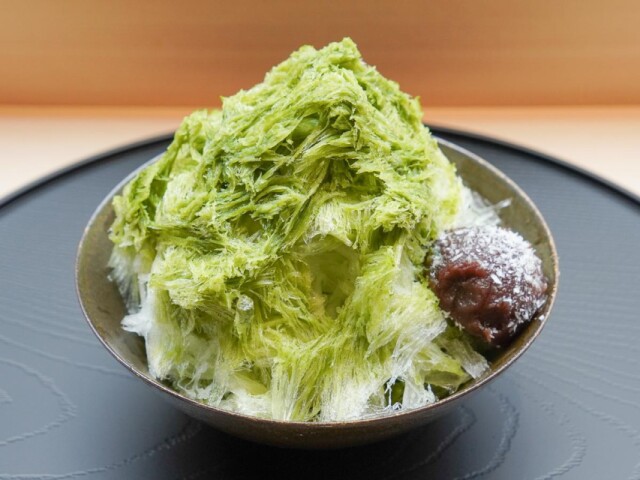 九重本舗玉澤に夏季限定「霜塩小餅かき氷」　あんこと餅と抹茶に塩味利かす
