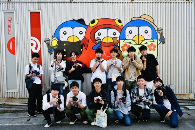 下田高写真部がまち歩き撮影会　「竹たのしみまくる下田」ポスター写真撮影も