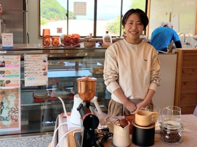 下田「アノヒノコーヒー」が店舗営業始める　オフシーズンの海の家を活用