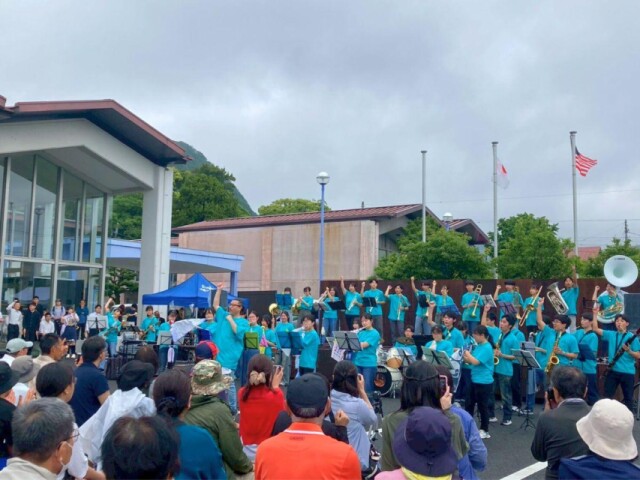 下田「黒船祭」に13万人超　悪天候で来場者減も花火やパレードにぎわう