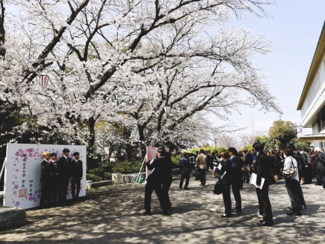周南公立大学で入学式　514人が新たな一歩