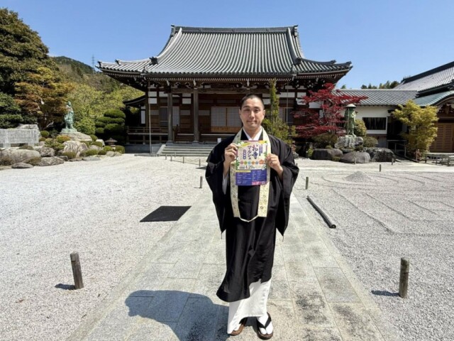下松・専明寺で「お寺マルシェ」　写経や法衣体験も