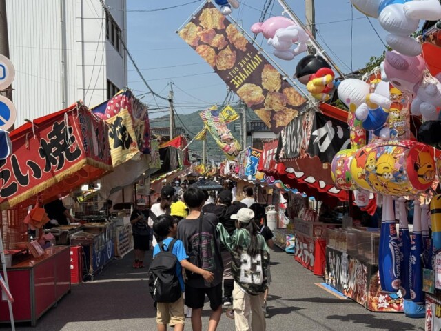 普賢寺で「普賢まつり」　露店200店が立ち並びにぎわい