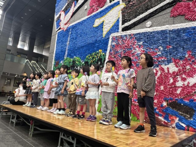 墨田区役所で民生委員PRイベント　寸劇や園児との交流も