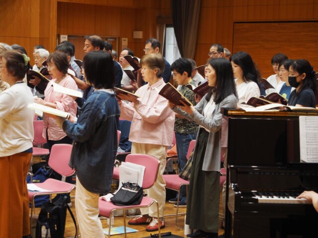 両国高同窓会が「120周年演奏会」　卒業生が合唱と演奏披露