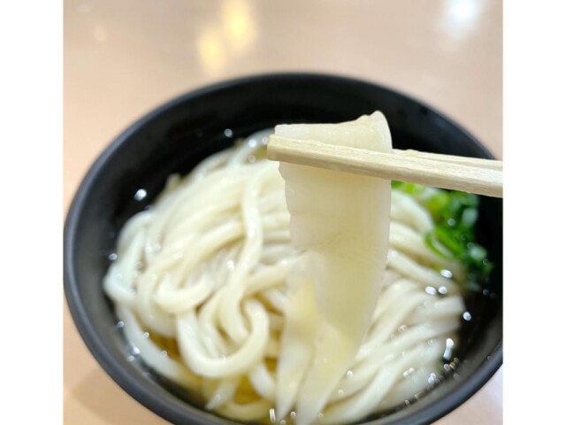 うどん県の小さな幸せ　道の駅滝宮で「うどんのみみ」入り土産うどん