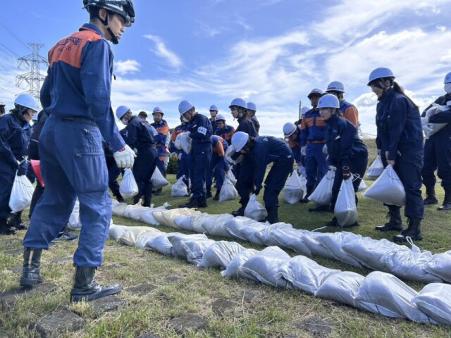 みよし・境川左岸で水防訓練　梅雨控え関係機関で水害対応確認