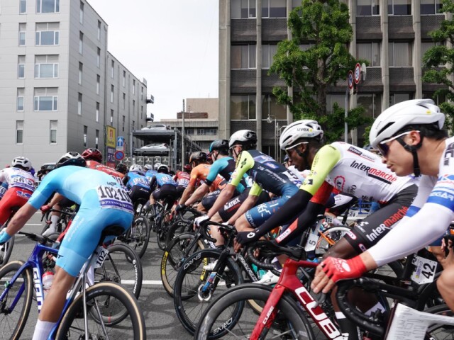 自転車レース「和歌山城クリテリウム」初開催　110人が市街地を疾走