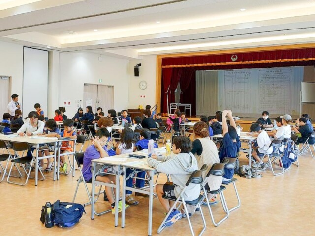 名護でマネー講座「楽しく学ぼうお金の秘密」　地元スポーツ団体の親子が参加