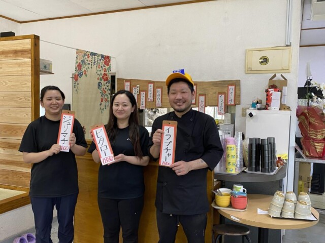 今帰仁・湧川に「海鮮食堂くろちゃん」　名護漁港で競り落とす魚売りに