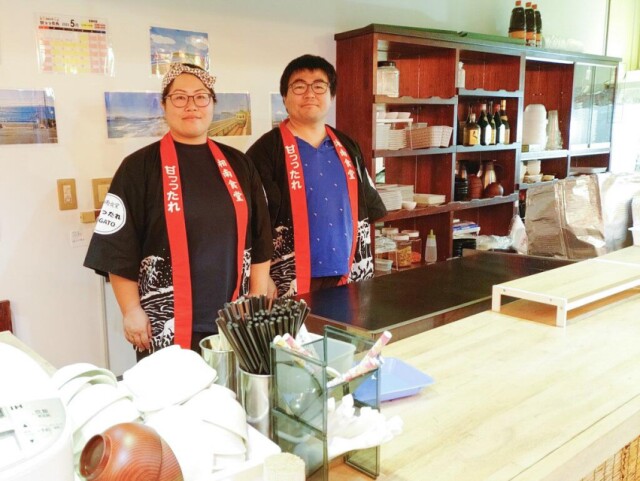 名護・東江に食堂「甘っったれ」　姉弟で出店「湘南の実家のたれ」を