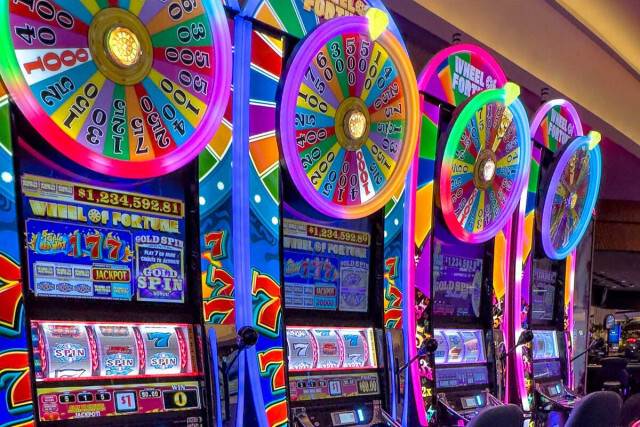 娯楽か賭博か　「いつでもどこでもスマホでギャンブル」の米国
