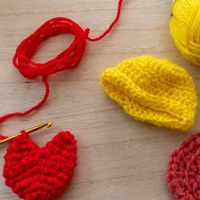 ほっこりかわいい！かぎ編みで作る「手編みの小物」11選 - コラム - 緑