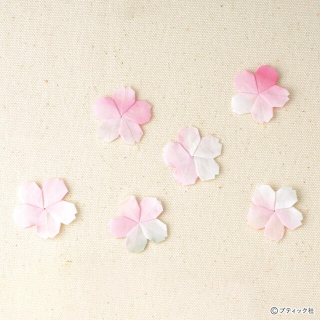 【振袖】桜の花と花びら  パールトーン加工レディース