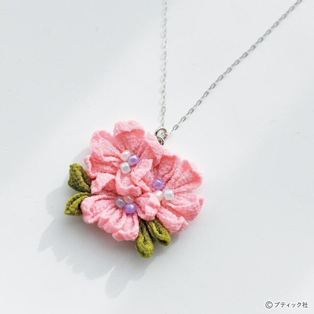 「つまみ細工の桜ネックレス」の作り方