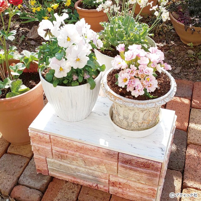 100円ショップの材料を使った「レンガ風の花台」の作り方