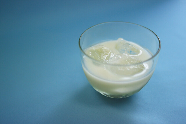 沖縄の塩を使った「糀屋三左衛門のあま酒」が夏季限定で発売中