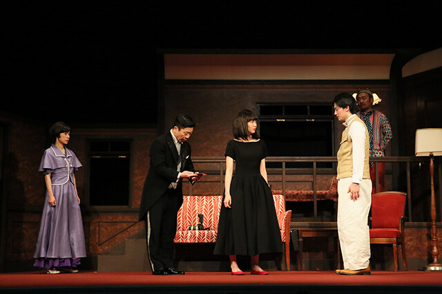 二階堂ふみがヒロインを務める舞台「鎌塚氏、羽を伸ばす」が開幕
