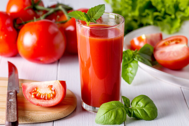 効率良く美肌成分が摂れる トマトジュースの活用法 コラム 緑のgoo