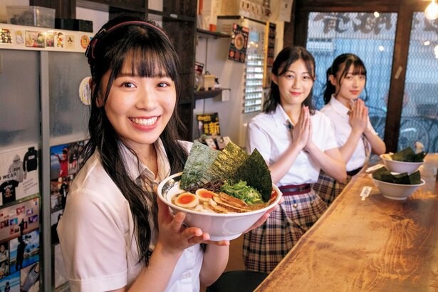 NMB48が挑戦！ ラーメン激戦区、大阪・福島で話題のドロドロ超濃厚豚骨ラーメンを食べてみた。