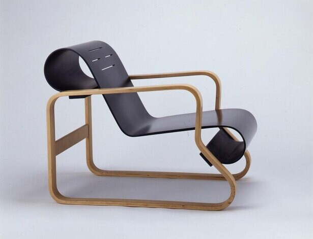 椅子に座らずひたすら愛でる、埼玉県立近代美術館で「MEDE SUWARU－今日みられる椅子」が開催中